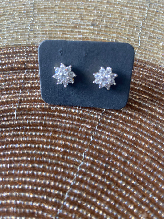 Star shaped stud earring with faux stones