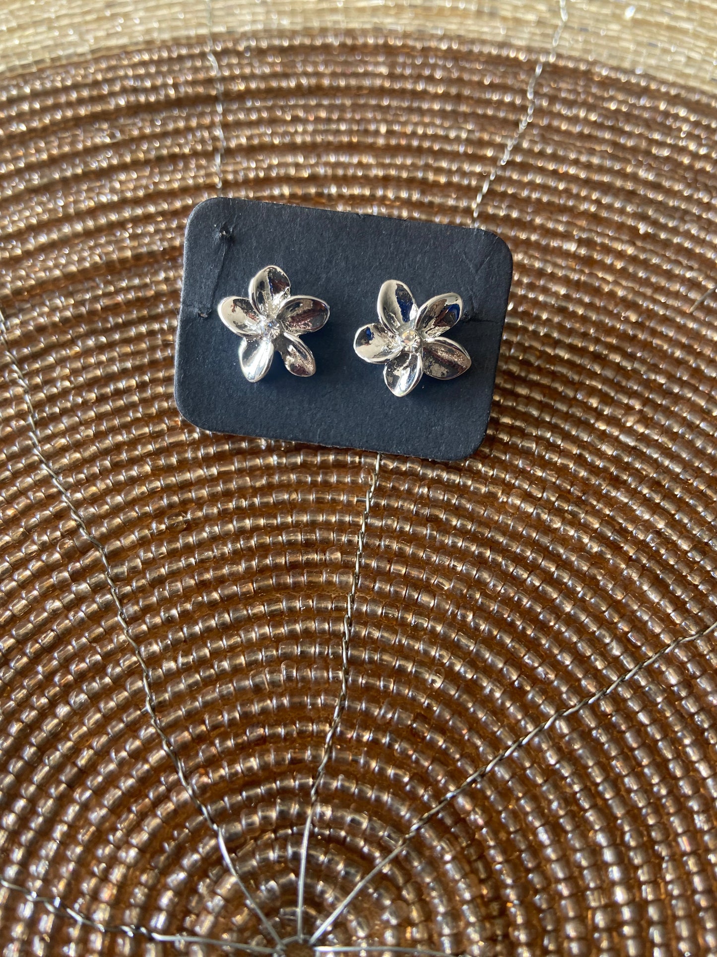 Ohrstecker - Blumenförmig mit Kunststeinen