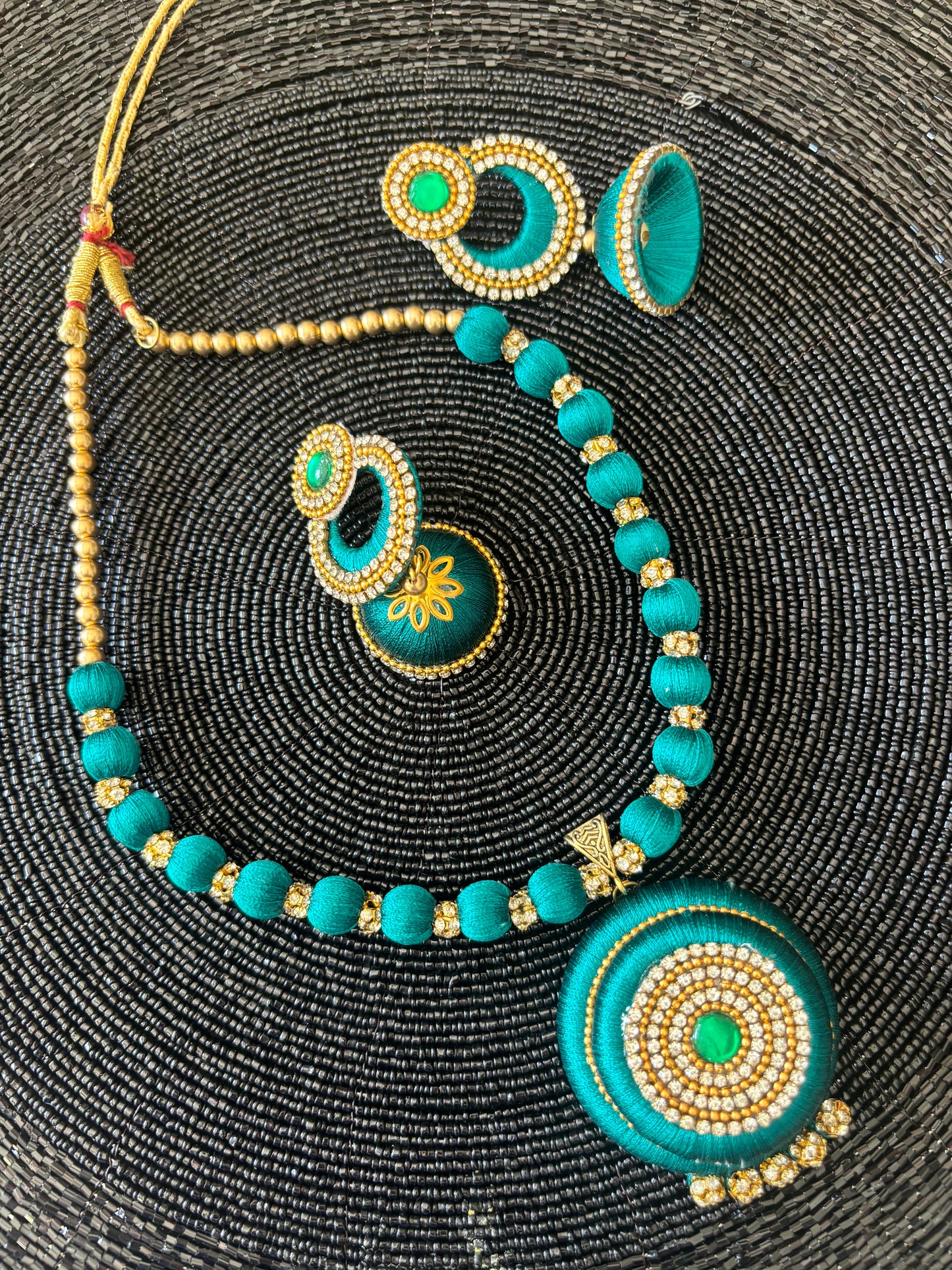 Threadwork necklace set with circular rings pendent - blue