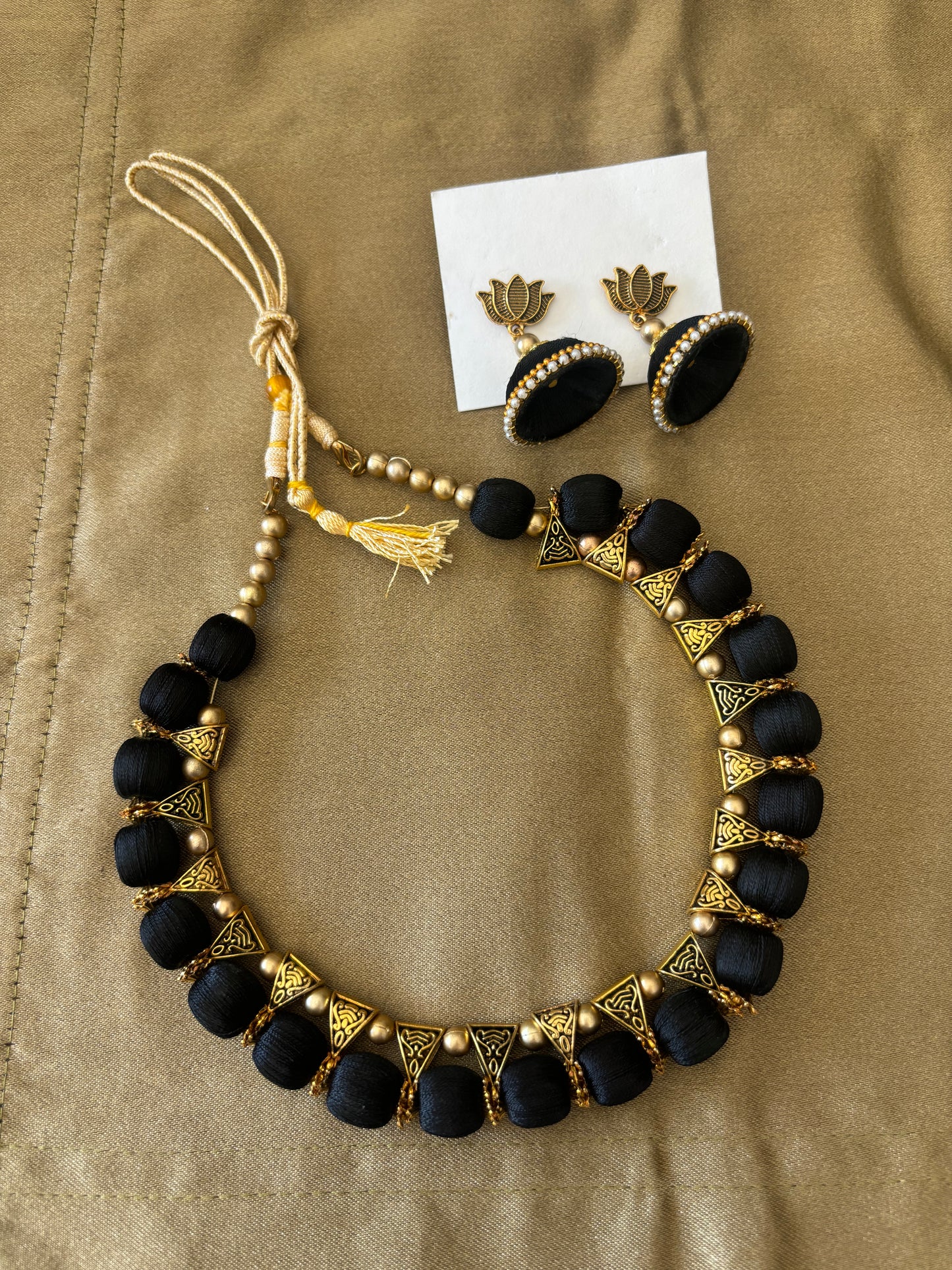 Threadwork necklace set with single colour beads - black