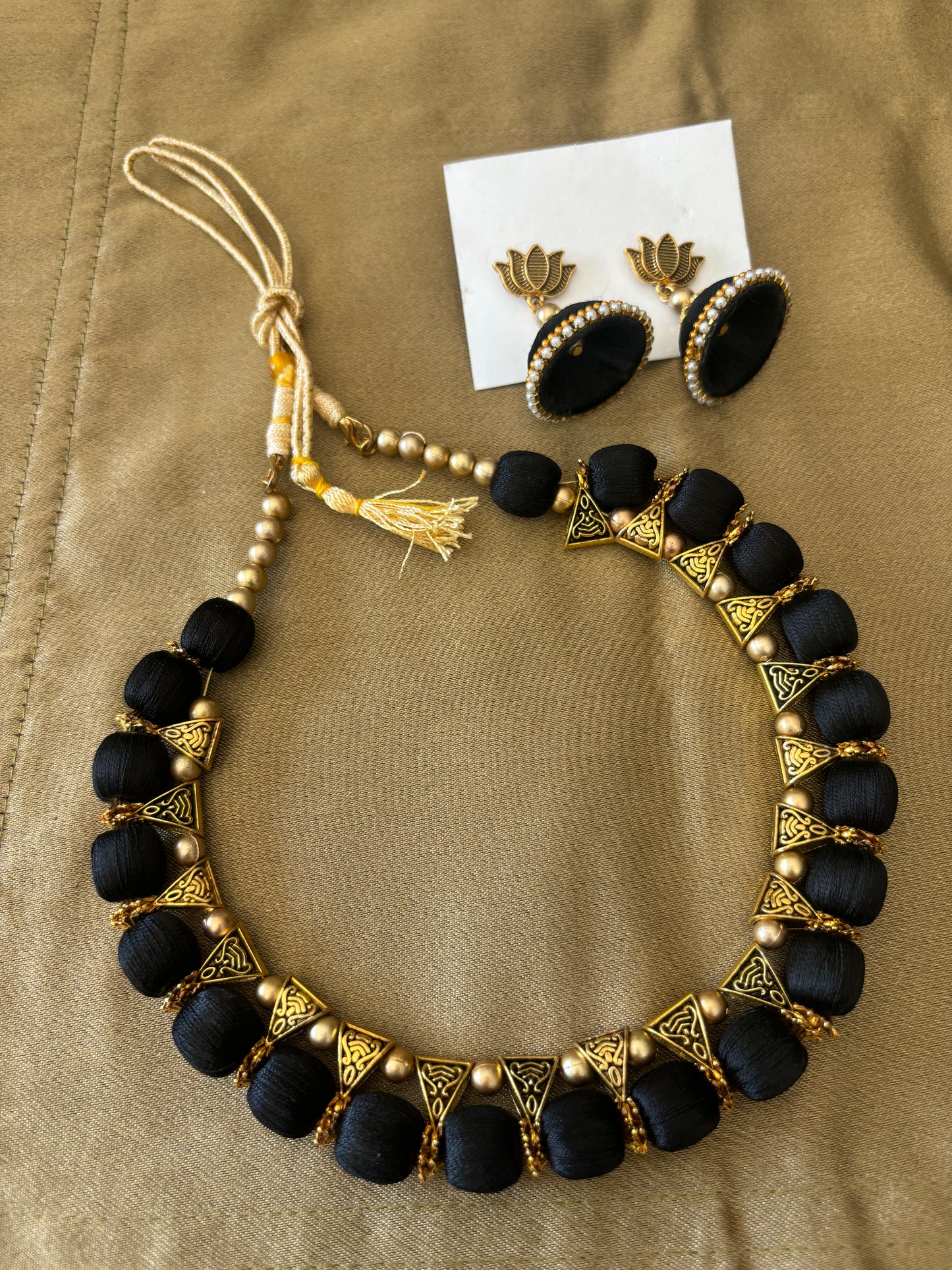 Threadwork necklace set with single colour beads - black