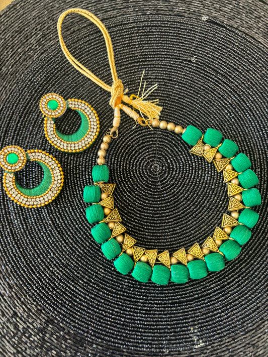 Threadwork necklace set with single colour beads - green