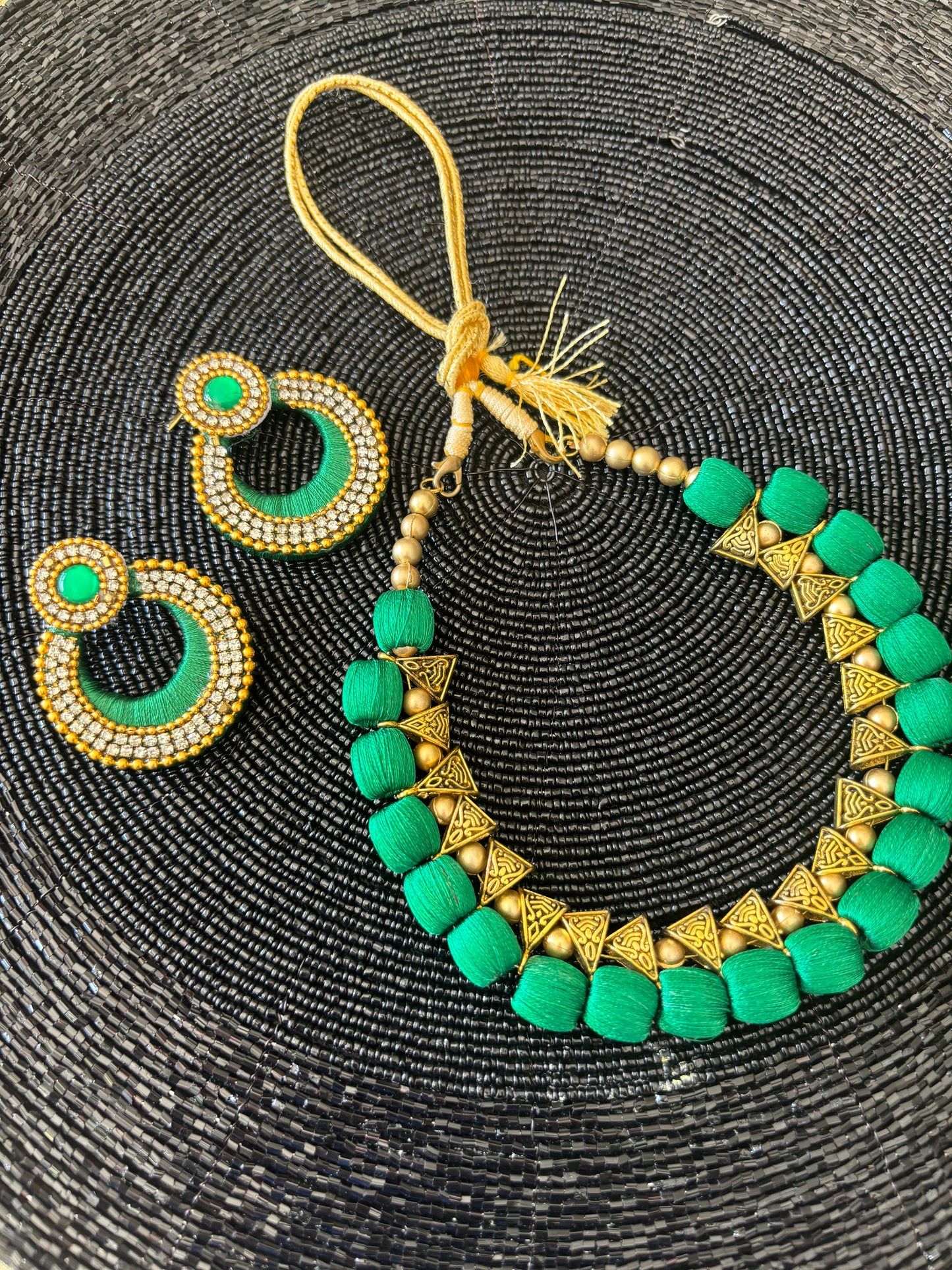 Threadwork necklace set with single colour beads - green