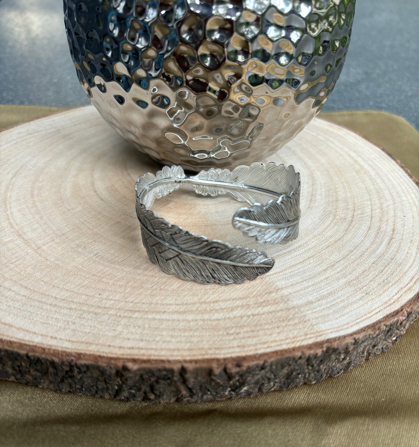 Messing-Armbänder - Silberfarbene Armband mit Blattmotiv