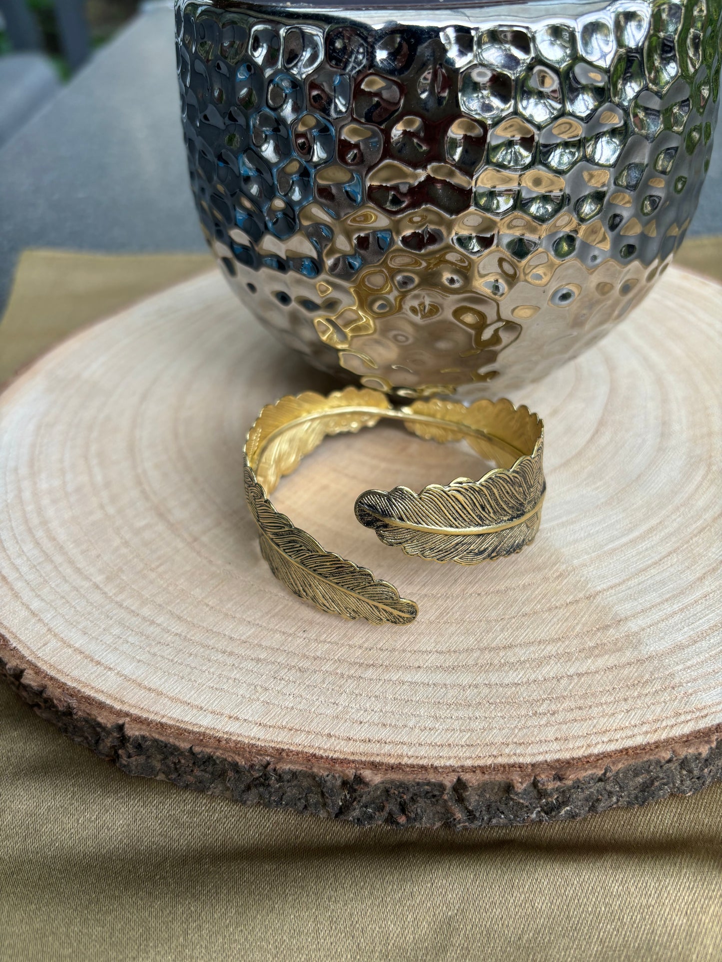 Messing-Armbänder - Goldfarbenes Armband mit Blattmotiv