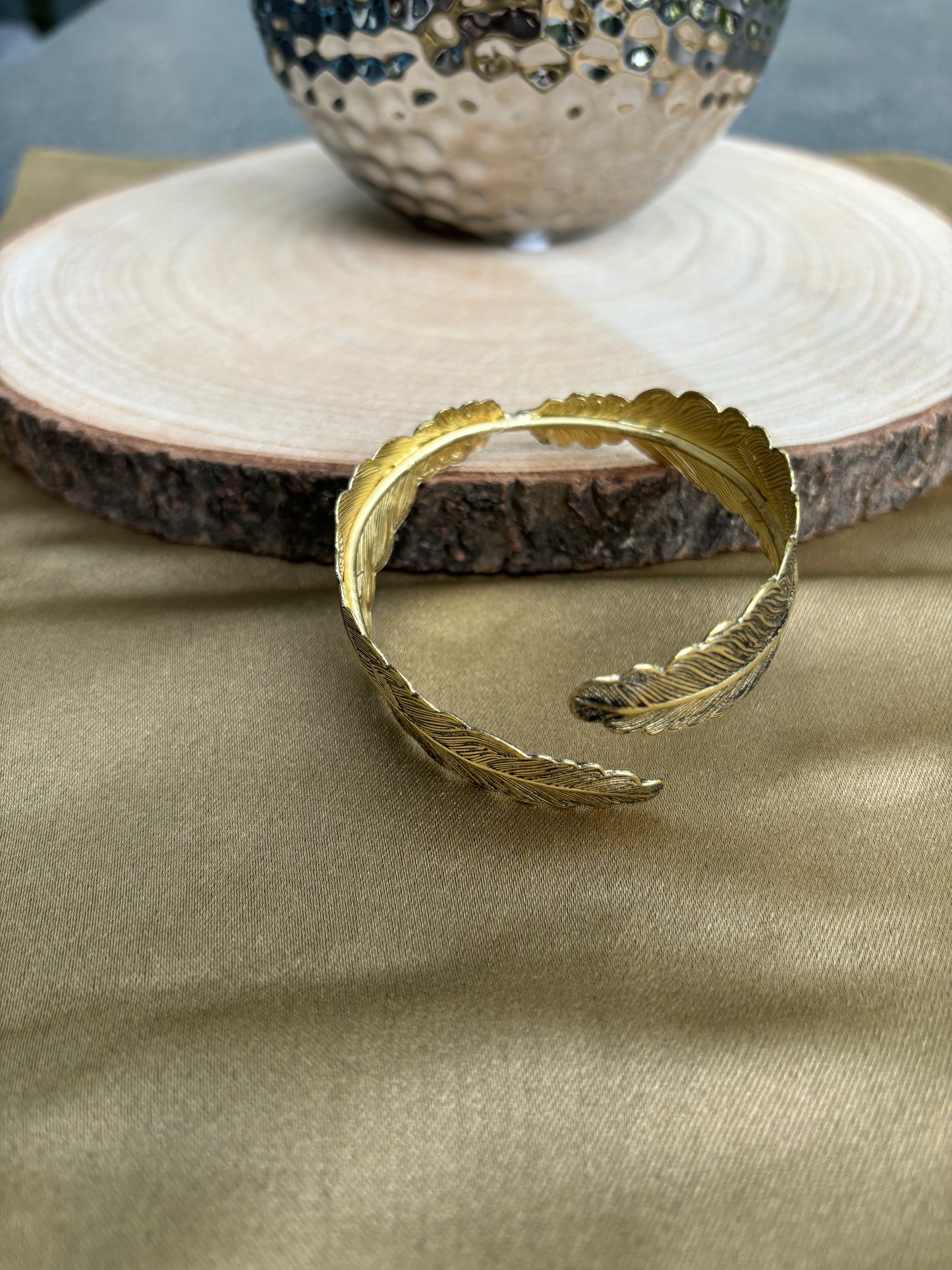 Messing-Armbänder - Goldfarbenes Armband mit Blattmotiv