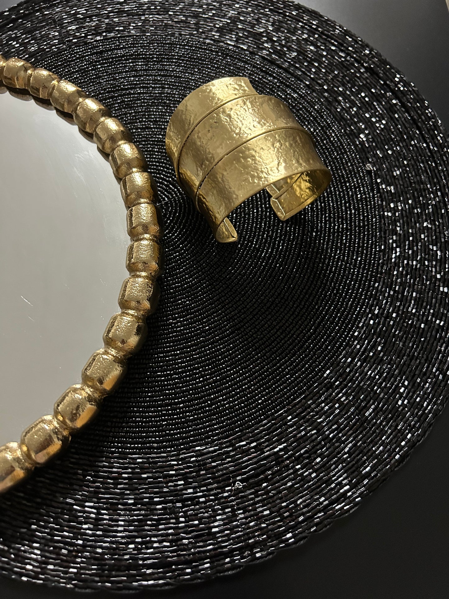 Messing-Armbänder - Breites goldfarbenes Armband mit drei Bändern