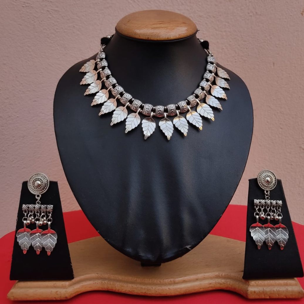 Series of leaves - choker style necklace with earrings
