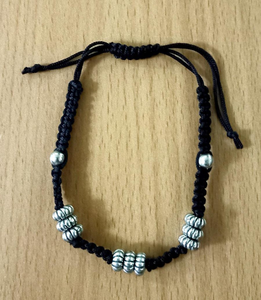 Armbänder - charmbracelet mit kunstperlen in Faden