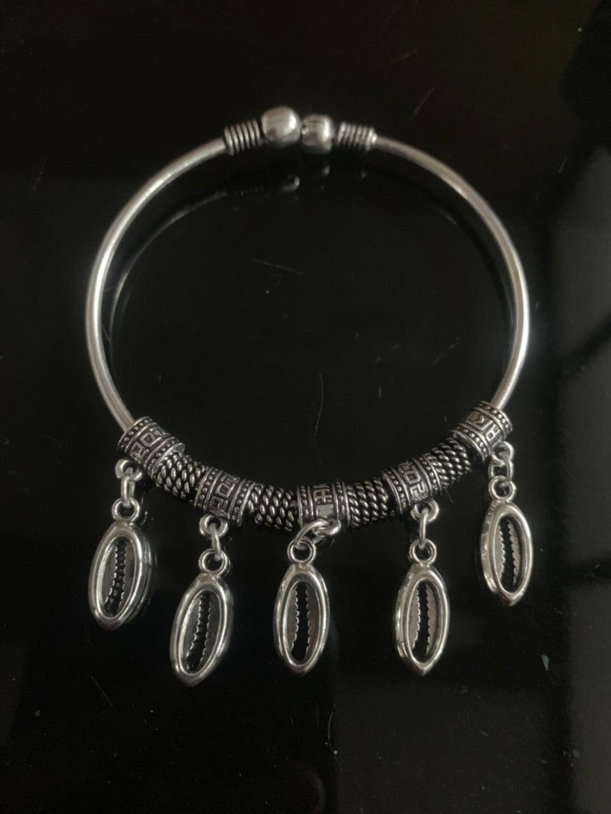 Armbänder - Oxidized, mit Charm-Behang