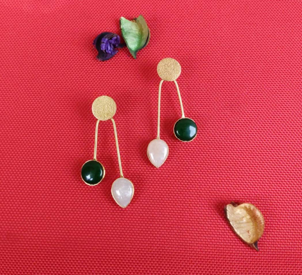 Earrings - Greem & White Drops