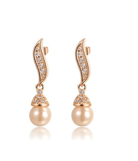 Mini Dangler earring with faux drop pearl