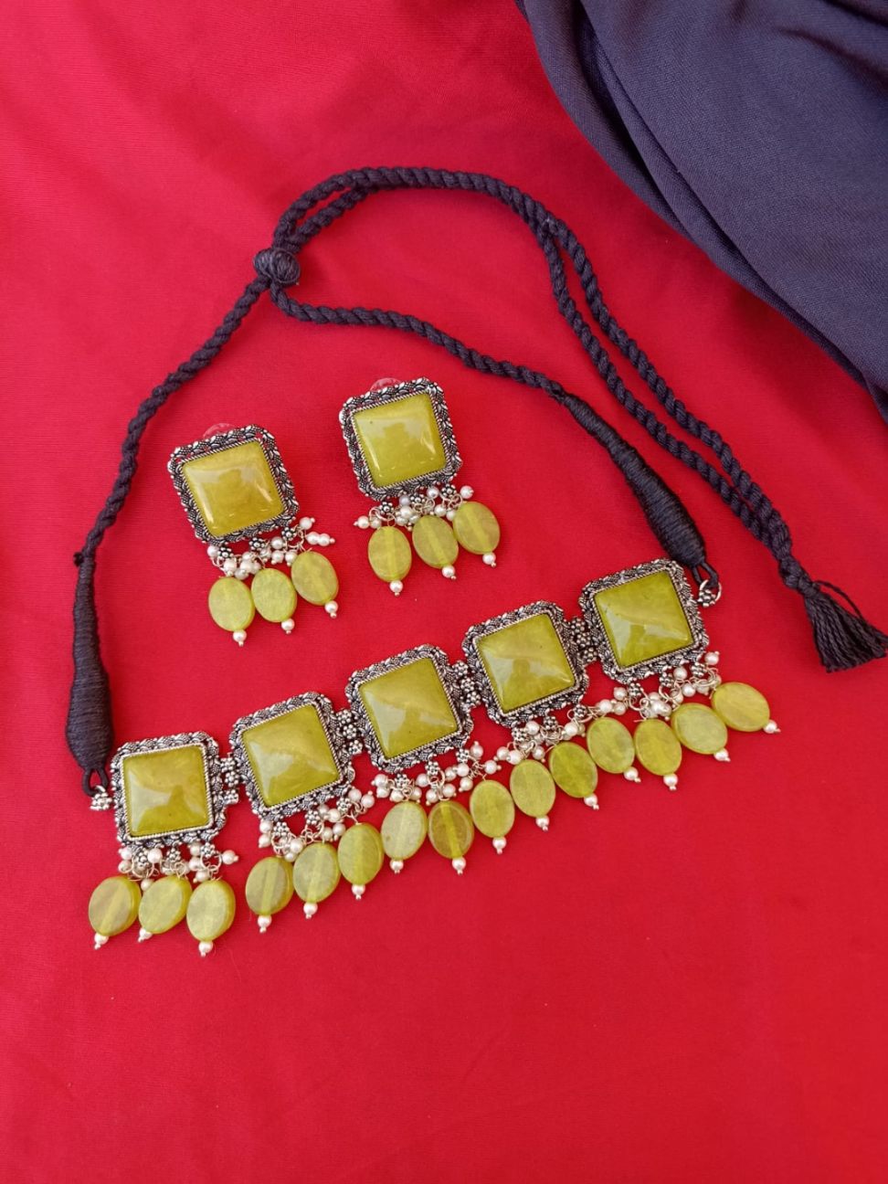 Choker mit Kunststeine mit Ohrringe - Gelb