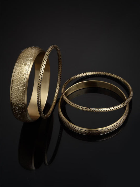 Set of 4 brass bangles