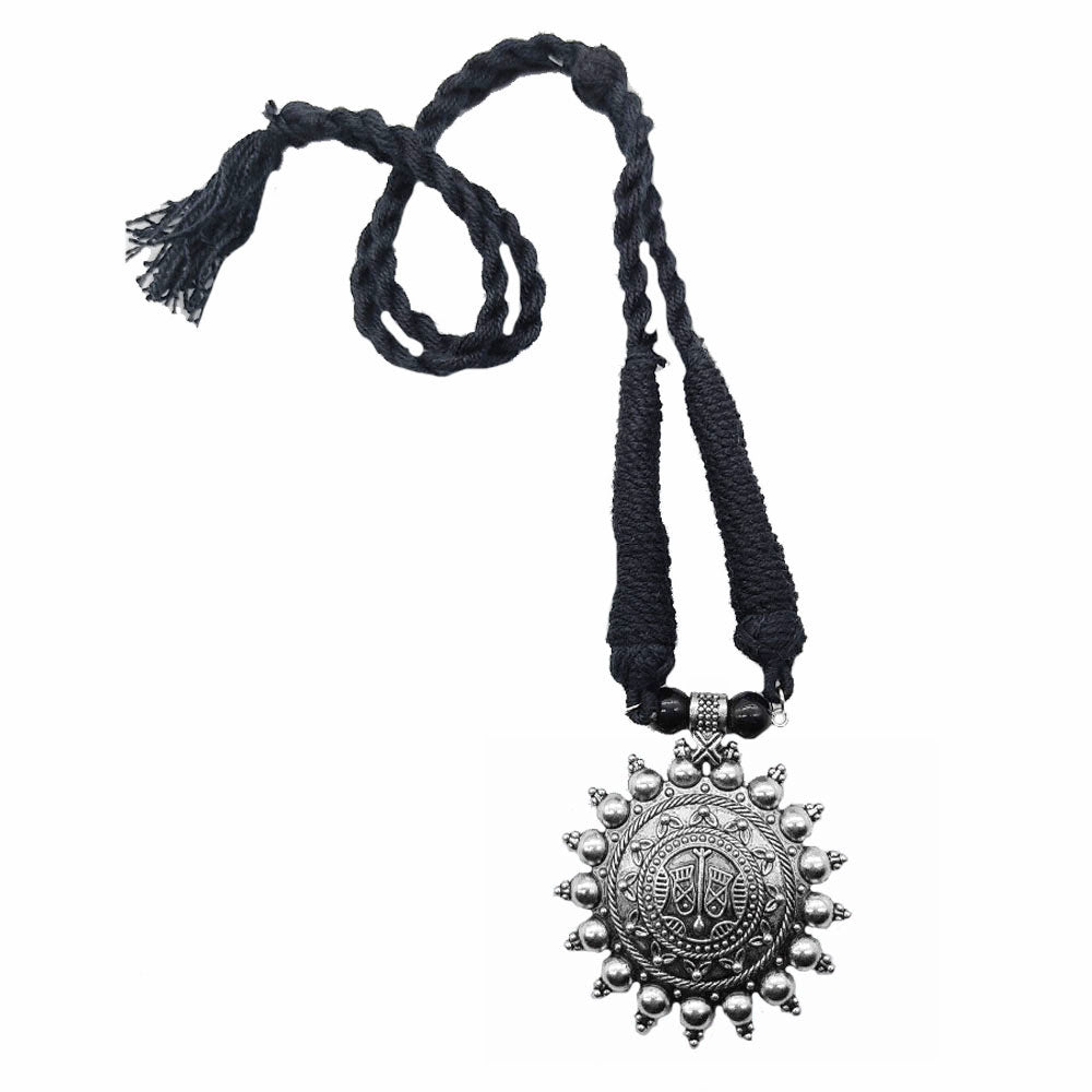 Glowing sun - long oxidized necklace with thread closure