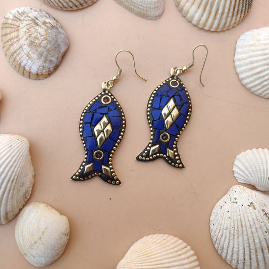 Tribal-Ohrringe - Blaue fischförmige Ohrringe mit goldenem Stern