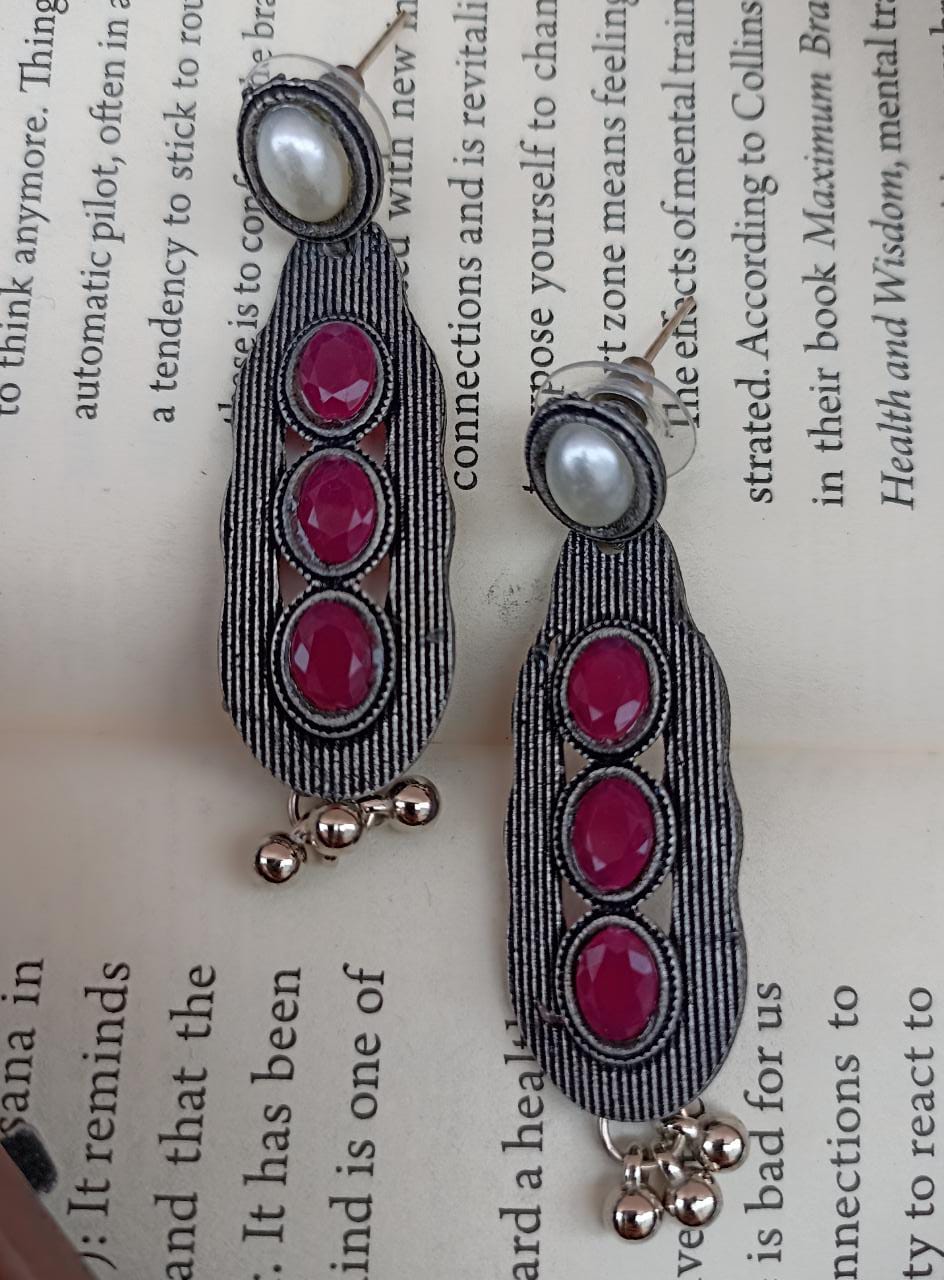 Oxidized earrings with traffic light design - red