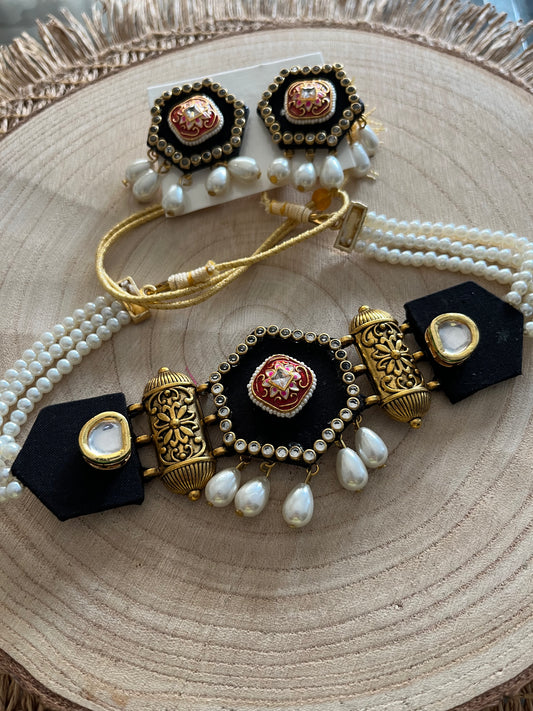 Fabric choker set with geometric pieces - black