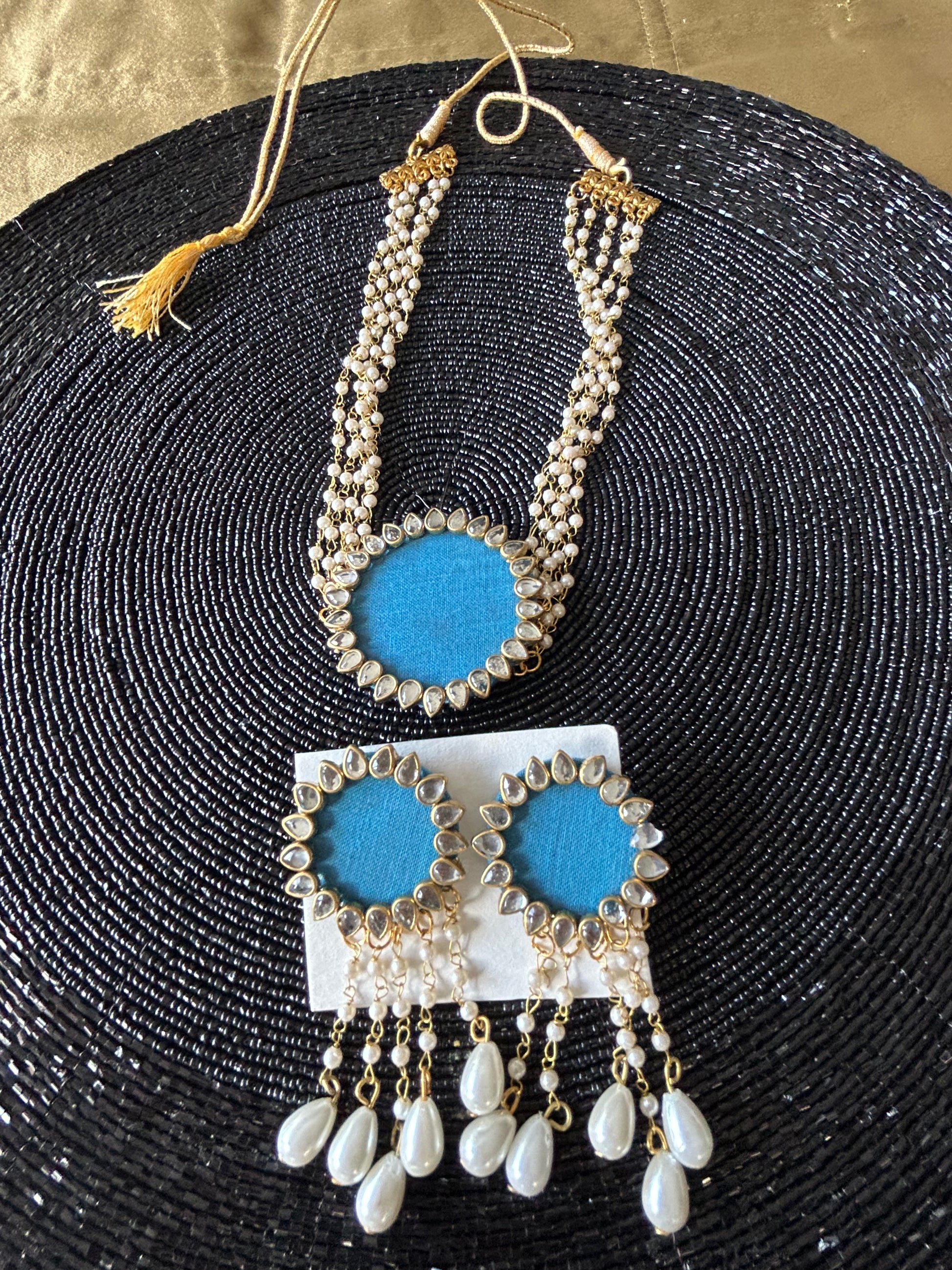 Round choker necklace discount