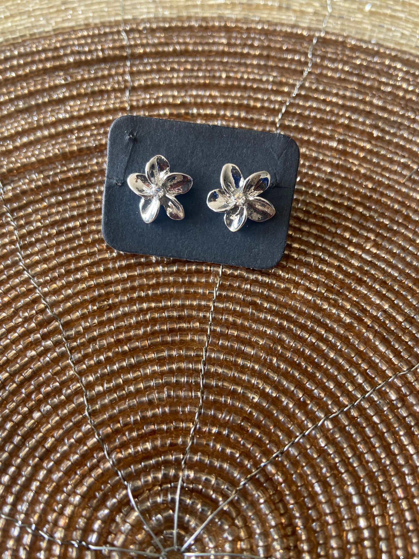 Flower stud earring with faux stones