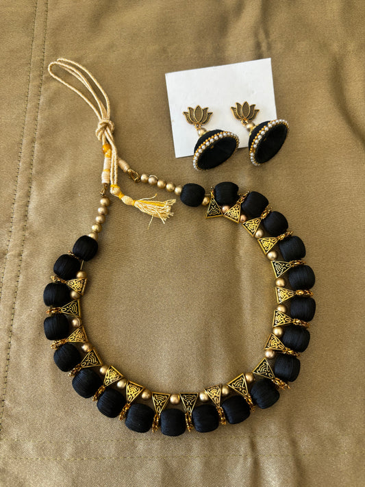 Threadwork necklace set with single colour beads - black