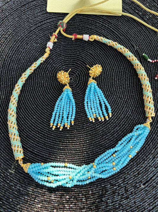 Ketten - 5-lagige Perlenkette in Hellblau Farbe und traditionellem Rajasthani-Stil