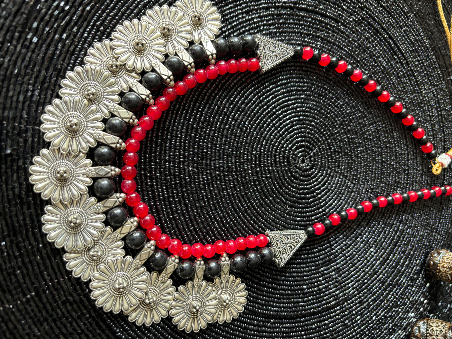 Ketten - coins and beads traditional design (red)