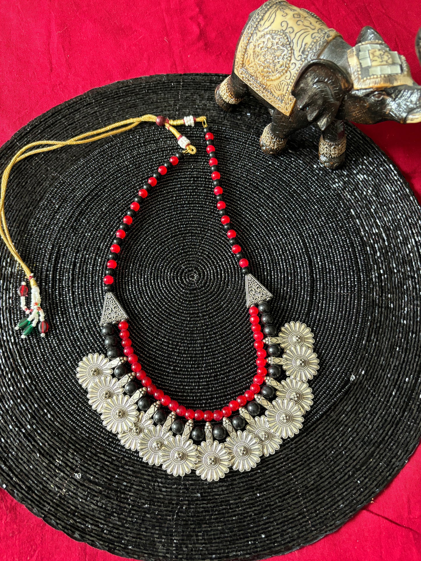 Ketten - coins and beads traditional design (red)