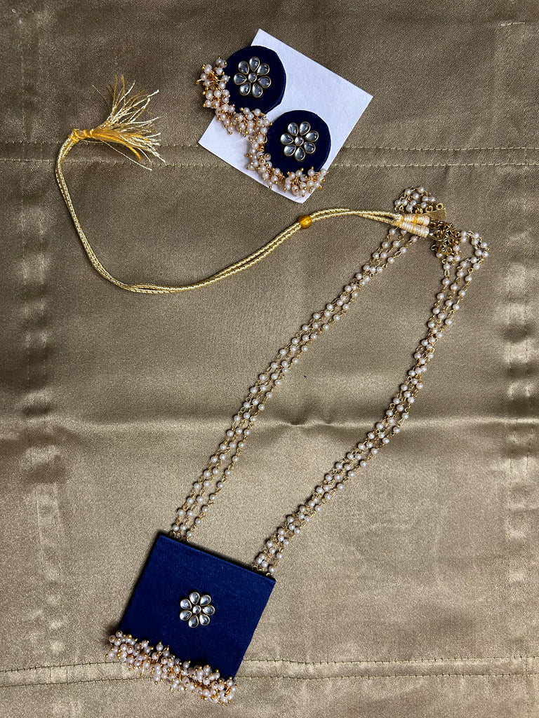 Ketten - Blau Seidenhalskette mit Kunsthandwerk und Kunstperlen, passende Ohrringe