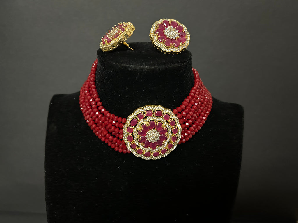 Ketten - Rot glänzende Perlen mit goldenem Anhänger
