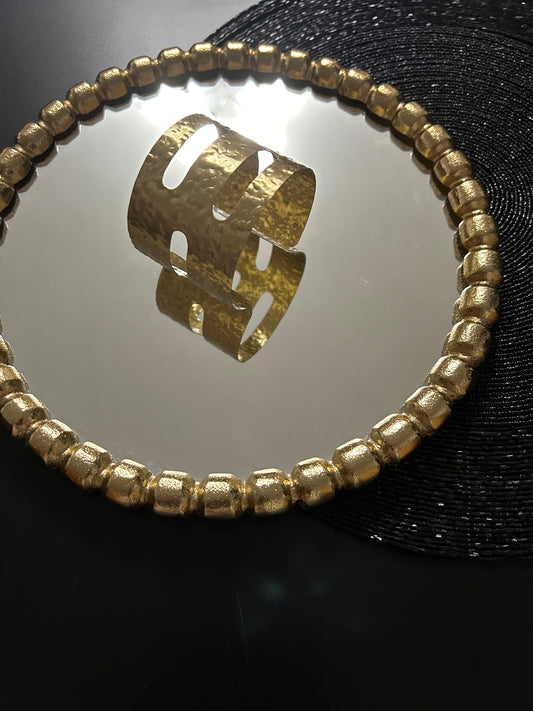 Messing-Armbänder - Goldfarbenes Armband mit Schliff-Muster