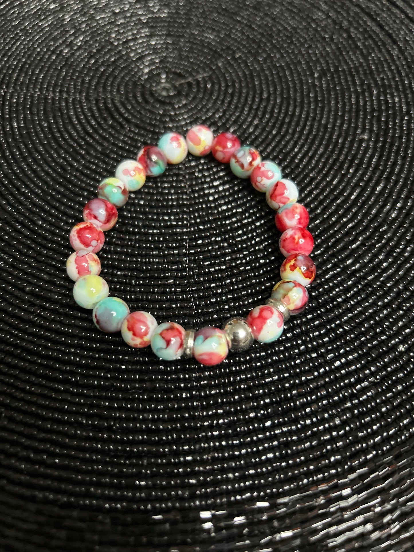 Elegant glass beads bracelet - red tone multicolour