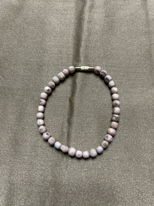 Armband - Natürliches Basilikumholz mit kleinen Perlen