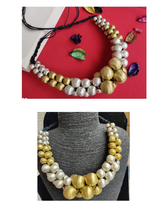 Ketten - double layer with golden and white threaded beads
