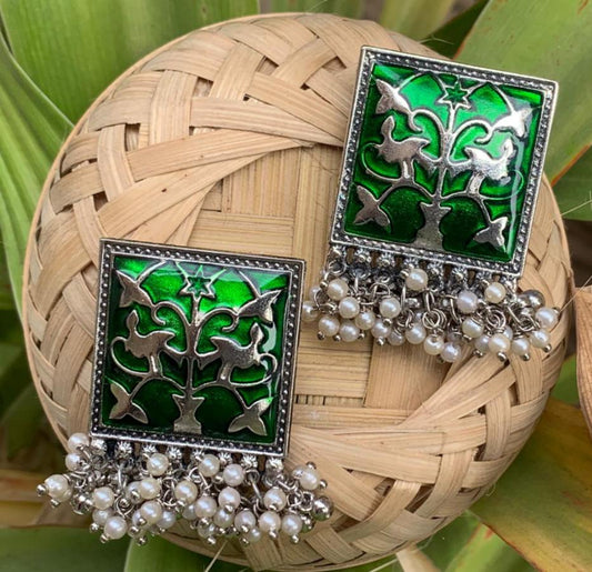Enamelled earrings square green