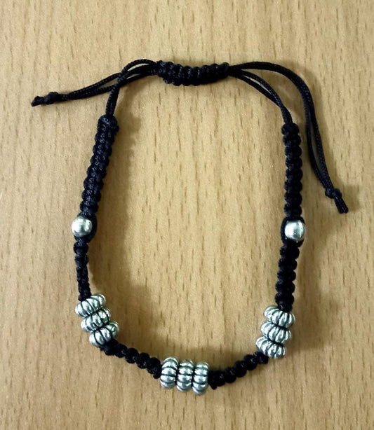 Armbänder - charmbracelet mit kunstperlen in Faden