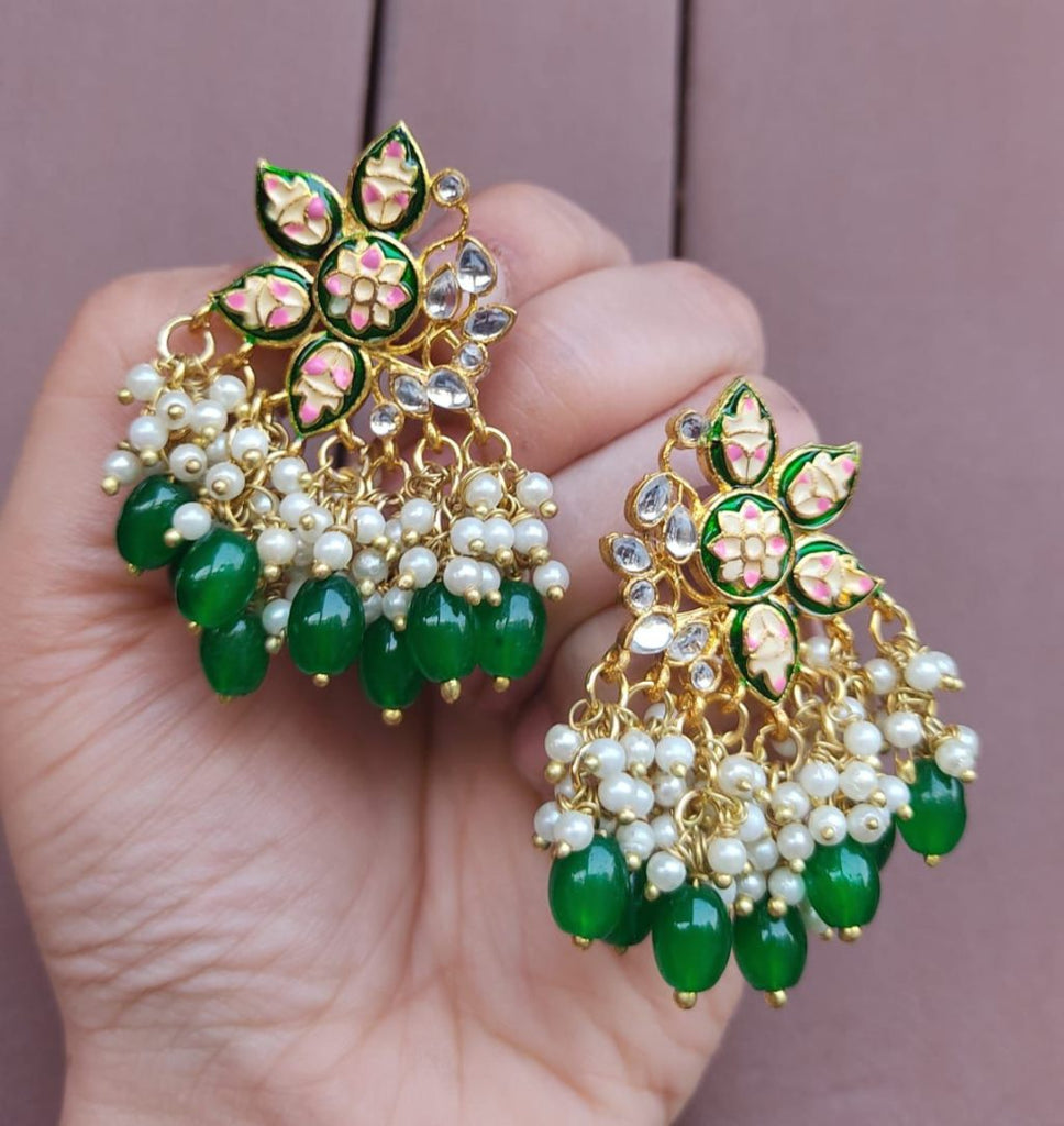Ohrringe - Enamelled stud earring, flower pattern with beads - green