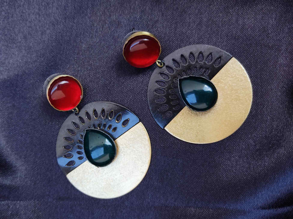Ohrringe - Messing, Goldene und Schwarz mit Rot und Grün Kunststeine