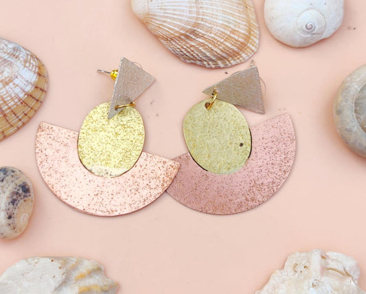 Messing-Ohrringe - Dreifarbige Ohrhänger in Gold, Silber und Roségold mit geometrischem Muster