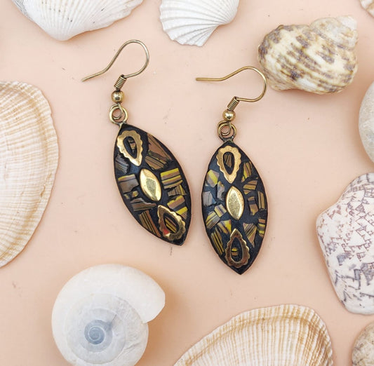 Tribal-Ohrringe - Fischförmige Ohrhänger mit aufwändigem Gold-Muster