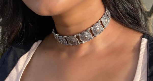 Ketten - Oxidized Choker mit Kreise in Quadraten