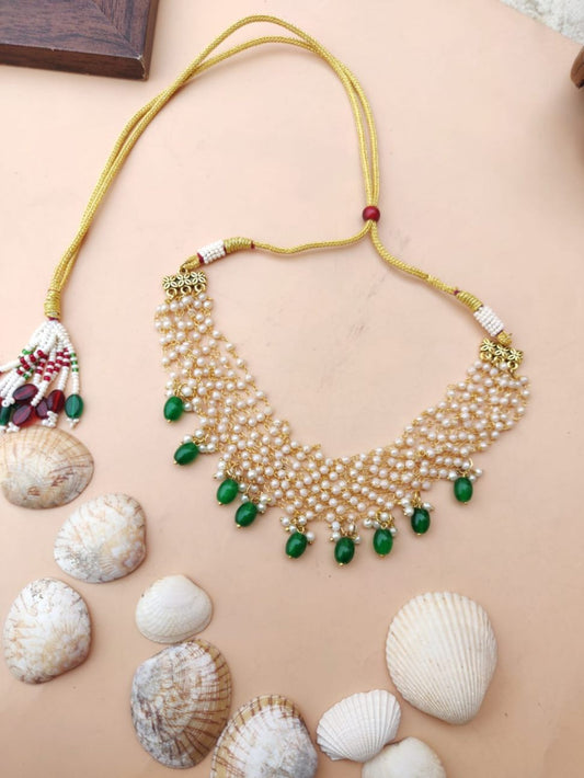 Ketten - multilayer pearls with green beads
