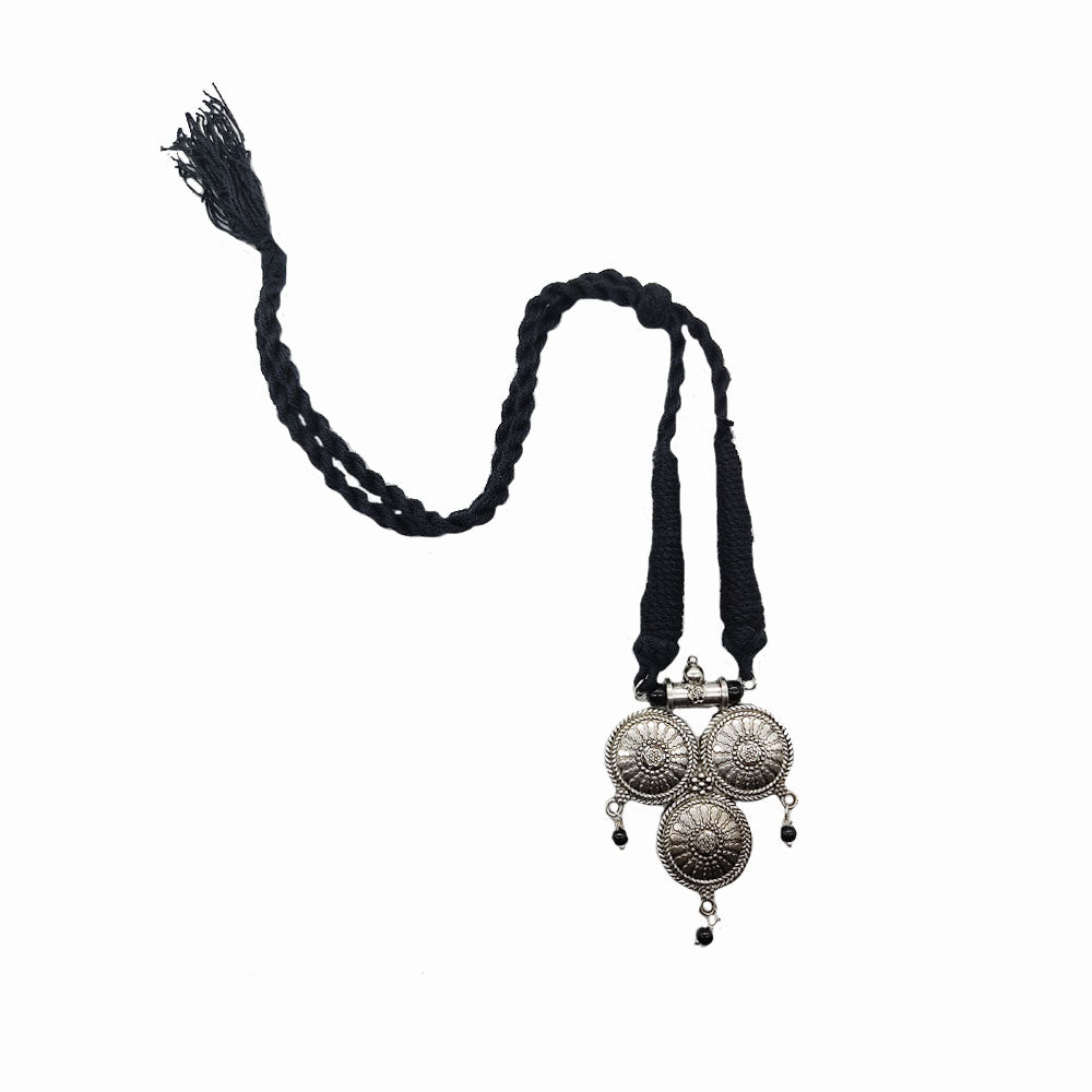 Three circles - long oxidized necklace with thread closure