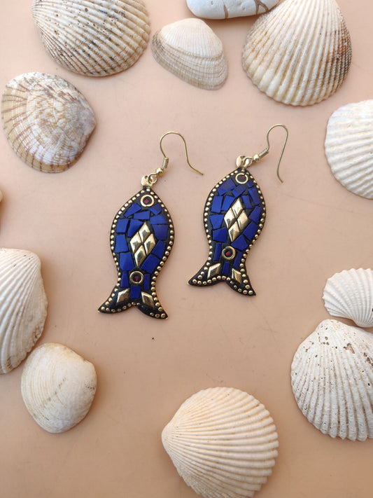 Tribal-Ohrringe - Blaue fischförmige Ohrringe mit goldenem Stern