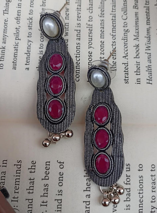 Oxidized earrings with traffic light design - red