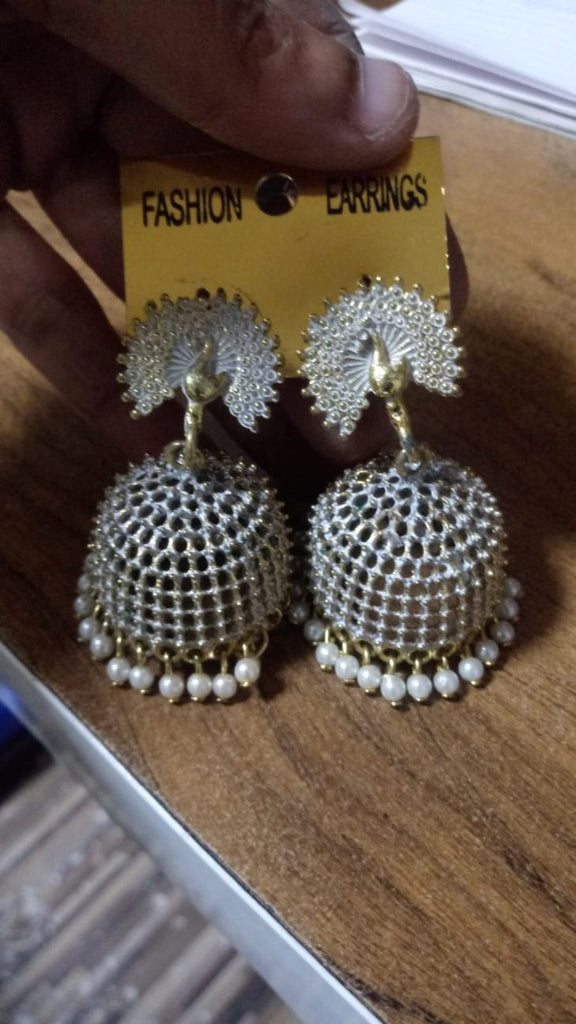 Ohrringe - Oxidized Jhumki, goldene-weiß, mit Pfaumotif