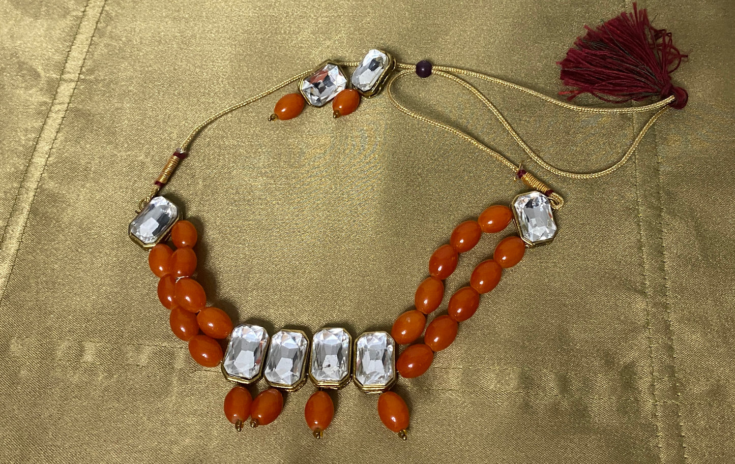 Kette - Elegante Choker-Halskette aus künstlichen Perlen in oranger Farbe